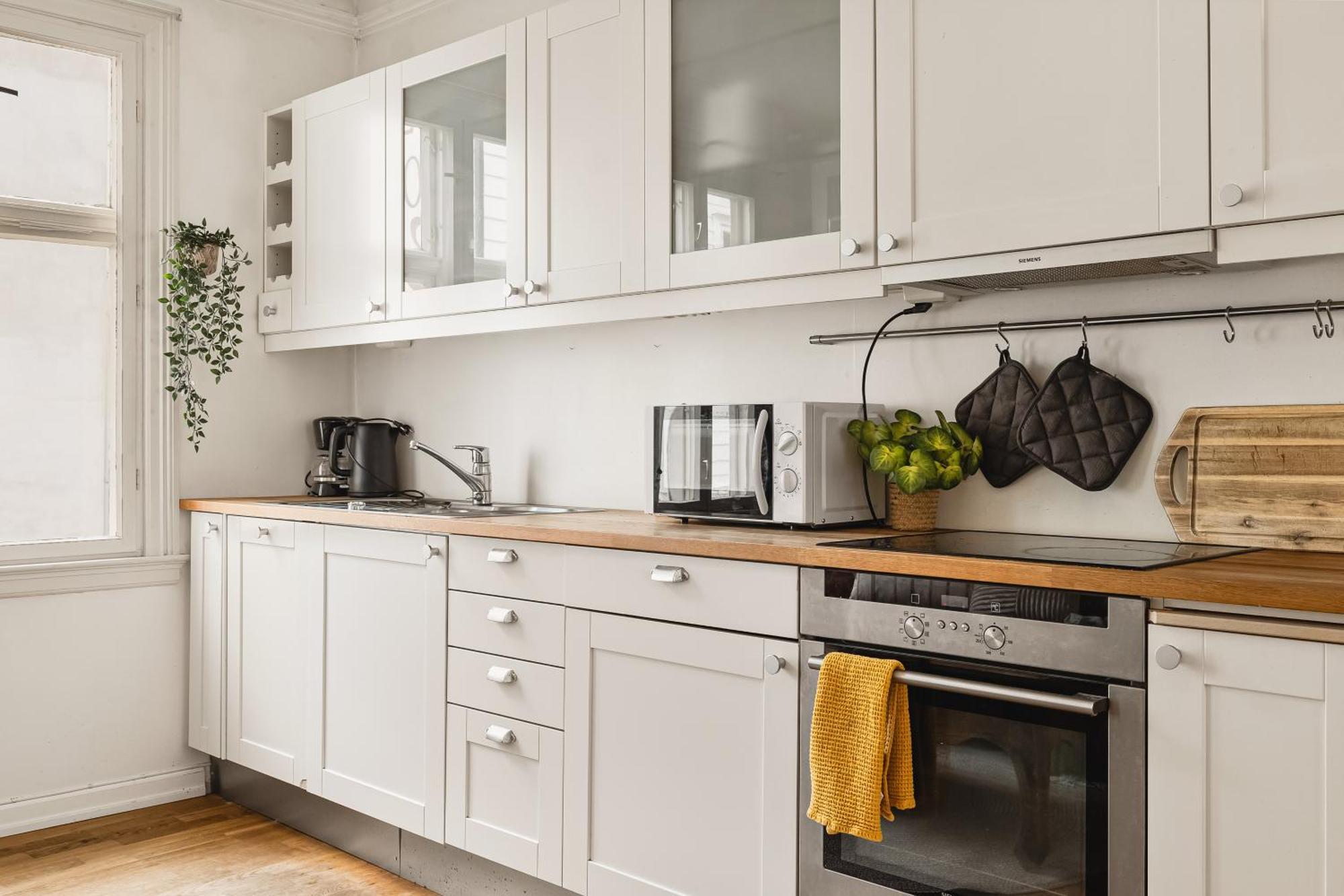 Lejlighed Spacious! 2024 Renovated! 4 Bedrooms! *