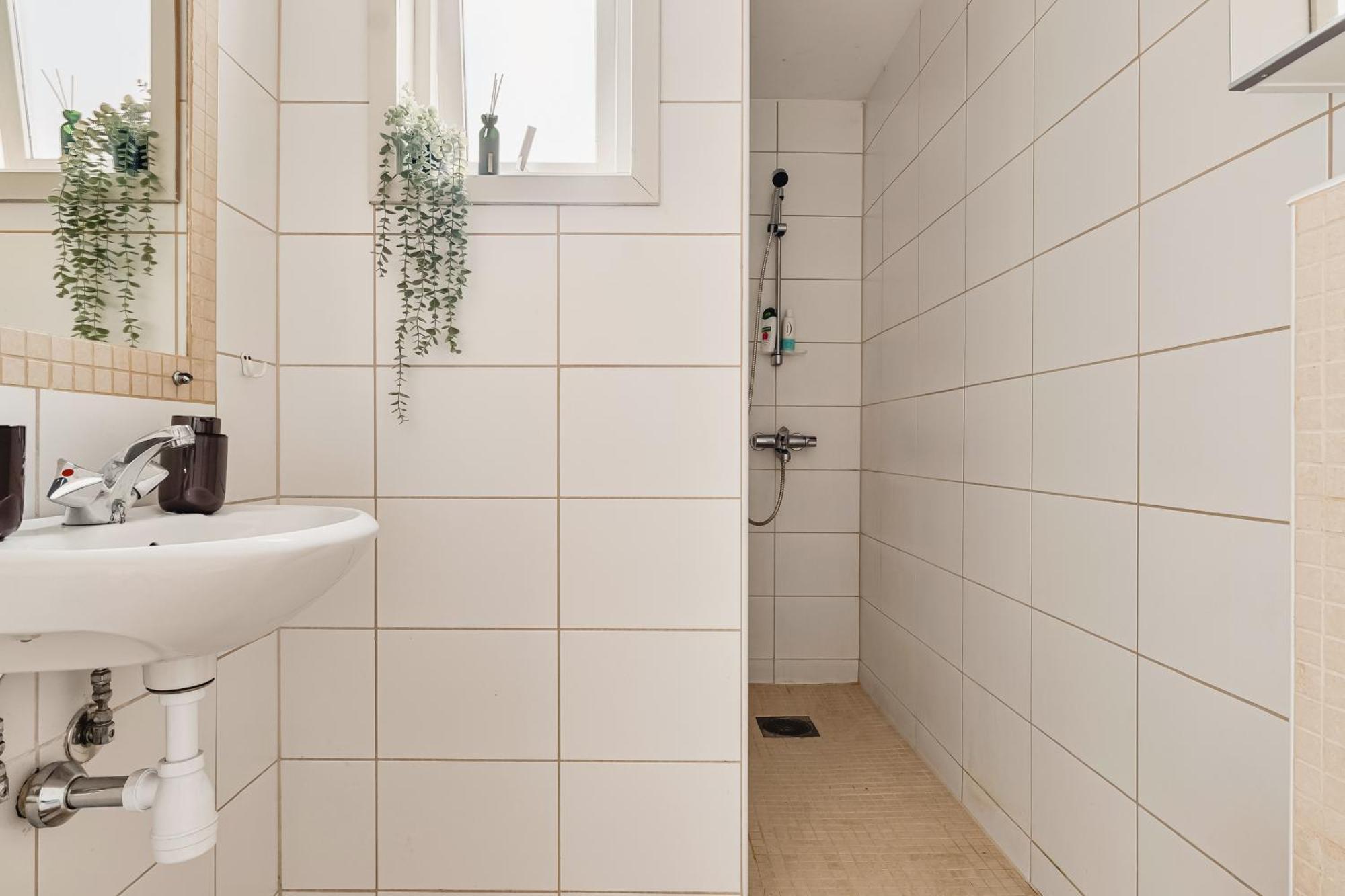Spacious! 2024 Renovated! 4 Bedrooms! Lejlighed Bergen