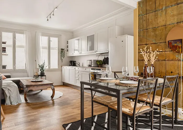 Spacious! 2024 Renovated! 4 Bedrooms!
